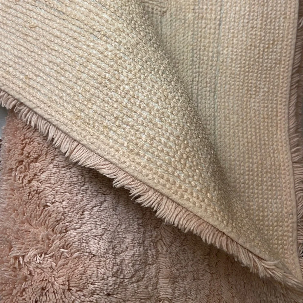 Bloomingdale’s Pink 100% Cotton Bath Rug; 22” x 34”; Very Soft; NWT